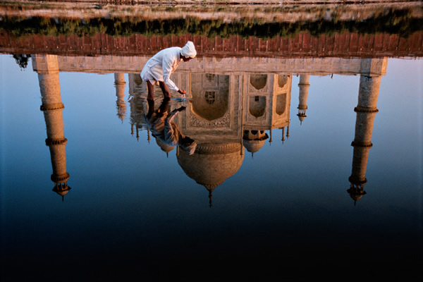 The Beauty of Taj Mahal from various Photographers