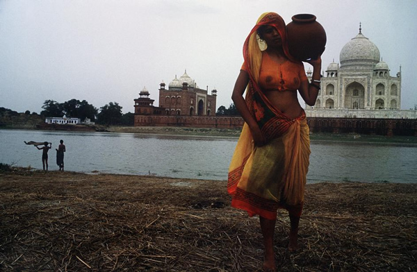 Taj Mahal by Raghu Rai 