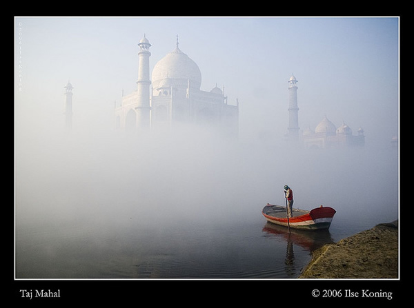 Early morning fog at the Taj Mahal by Ilse Koning