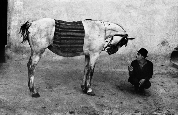 Conversation by Josef Koudelka