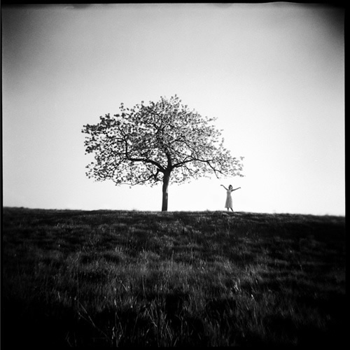 Jib Peter takes Pictures in B/W which will play games with your emotions