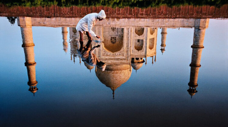 The Beauty of Taj Mahal from various Photographers