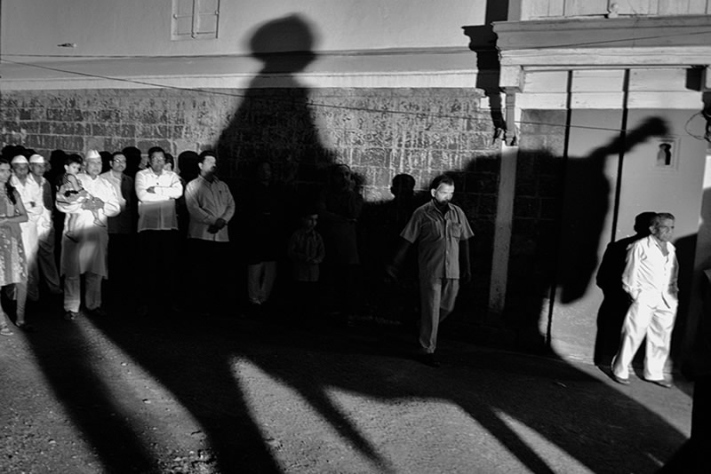 Street Photography in India - 50 Stunning Black and White Photos