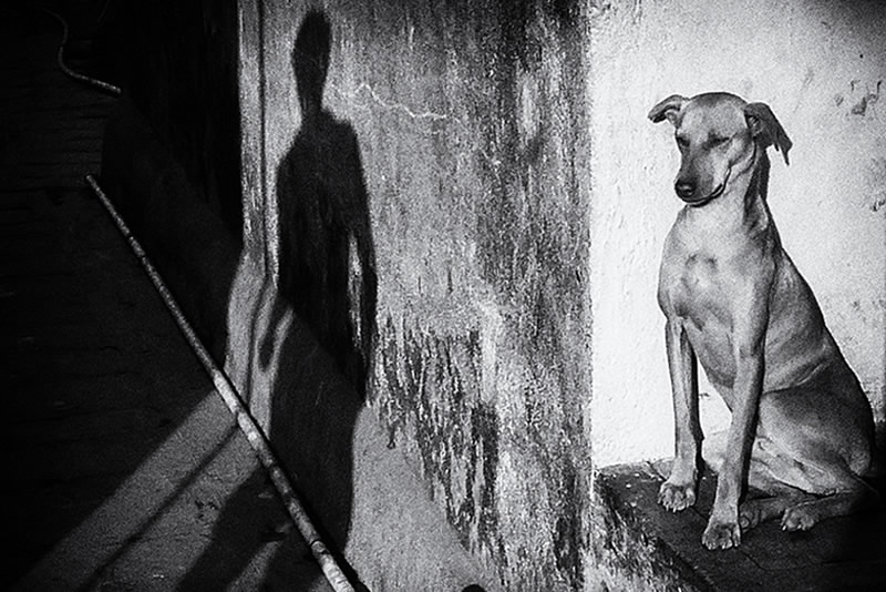 Street Photography in India - 50 Stunning Black and White Photos