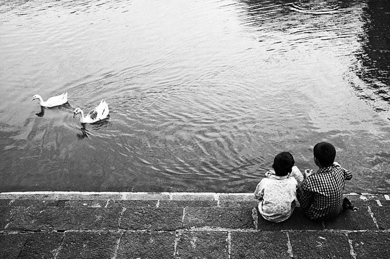 Street Photography in India - 50 Stunning Black and White Photos