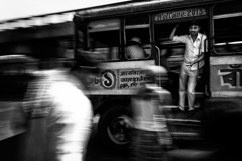 Street Photography in India - 50 Stunning Black and White Photos