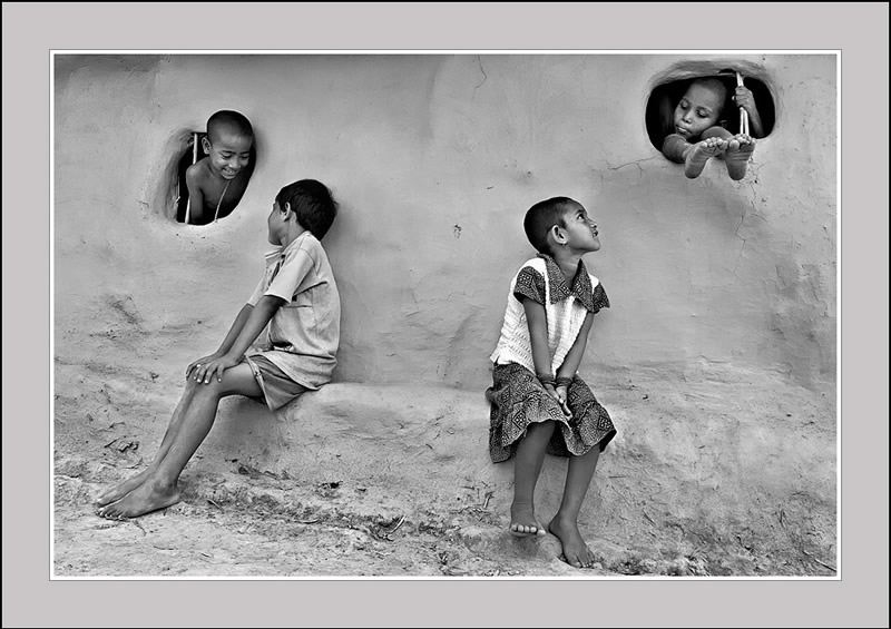 Street Photography in India - 50 Stunning Black and White Photos