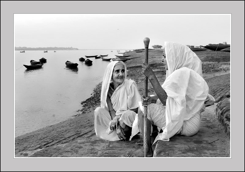 Street Photography in India - 50 Stunning Black and White Photos