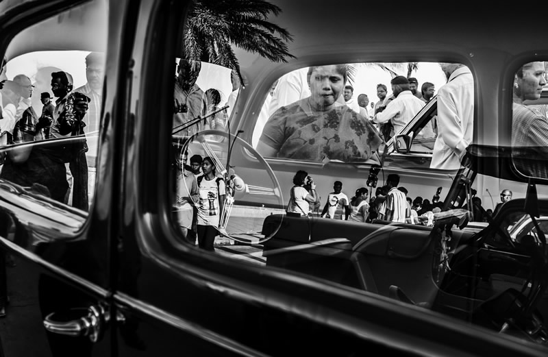 Street Photography in India - 50 Stunning Black and White Photos