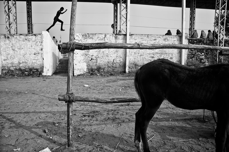 Street Photography in India - 50 Stunning Black and White Photos