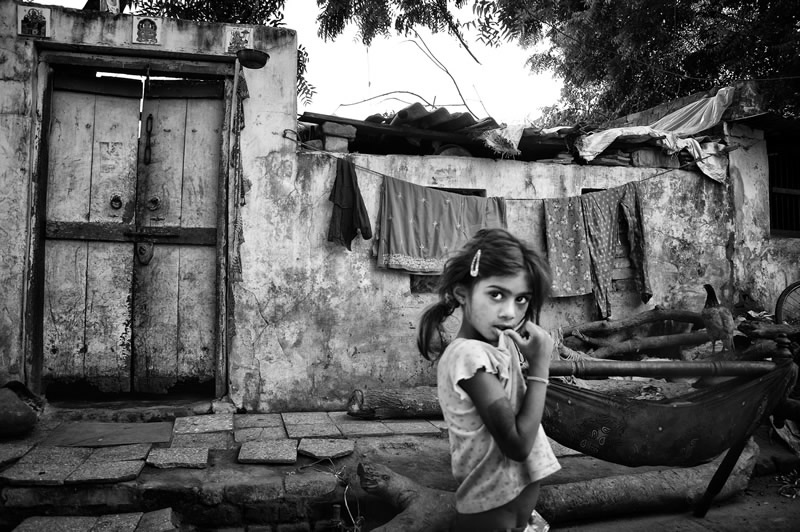 Street Photography in India - 50 Stunning Black and White Photos