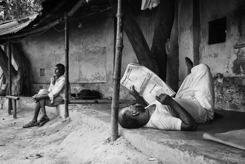 Street Photography in India - 50 Stunning Black and White Photos