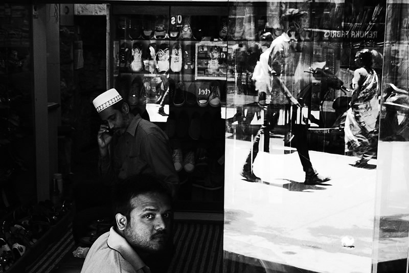 Street Photography in India - 50 Stunning Black and White Photos