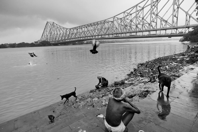 Street Photography in India - 50 Stunning Black and White Photos