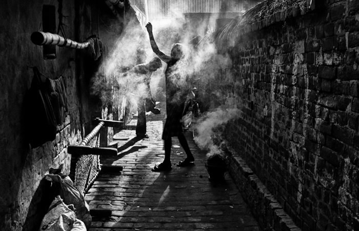 Street Photography in India - 50 Stunning Black and White Photos