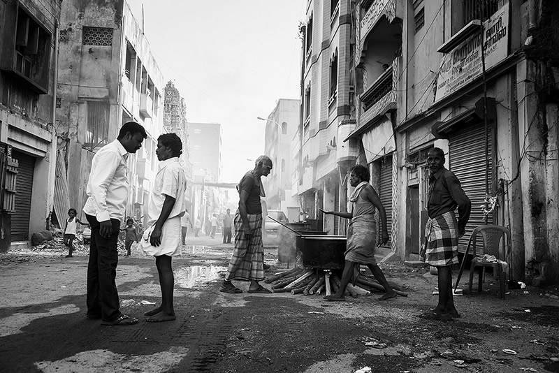 Street Photography in India - 50 Stunning Black and White Photos