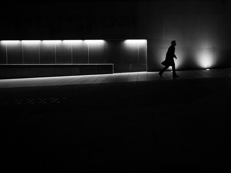 Magic with geometrical patterns in Street Photography by Rupert Vandervell