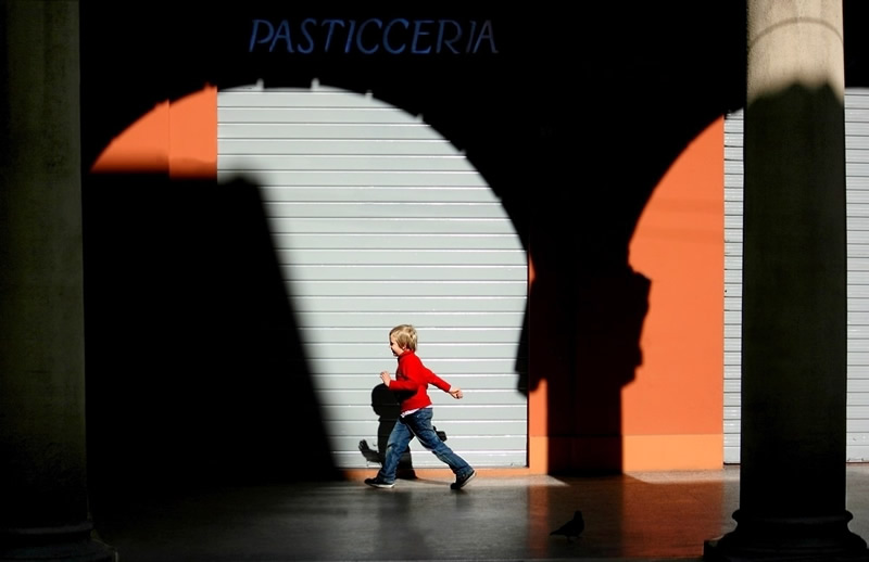 Abstractive and Minimalism Street Photography by Giovanni Tisocco