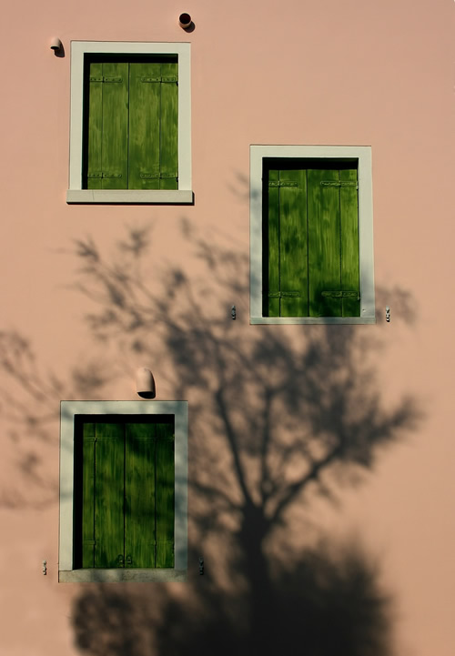 Abstractive and Minimalism Street Photography by Giovanni Tisocco