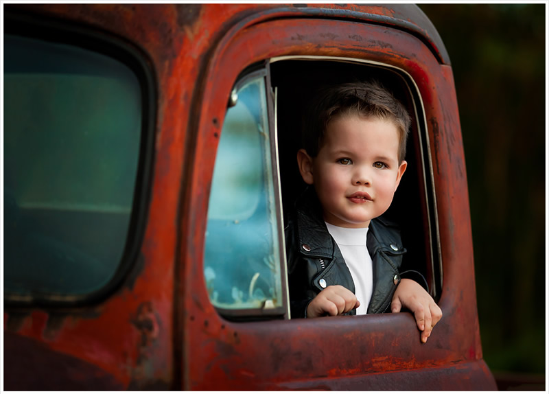 New Born and Children Portrait Photography by Lisa Holloway