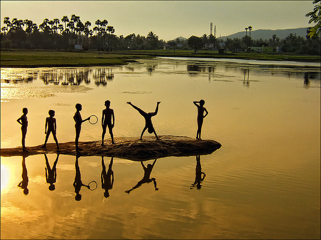 50 Extraordinary Photographs that can happen only in India