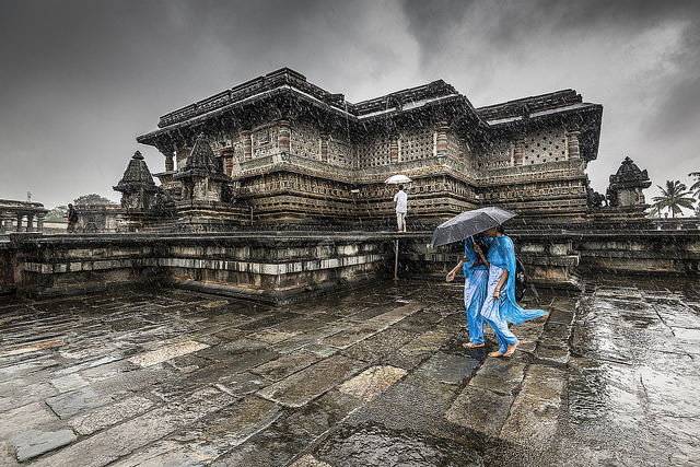 50 Extraordinary Photographs that can happen only in India