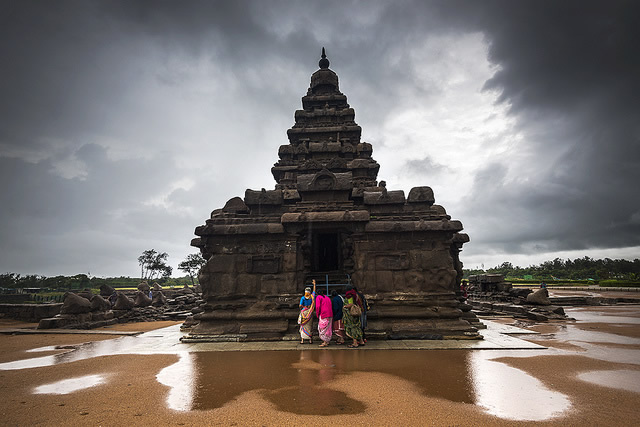 50 Extraordinary Photographs that can happen only in India