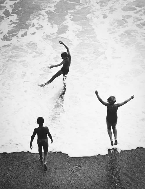 Iconic Black-and-White Photographs by Legendary Photographers