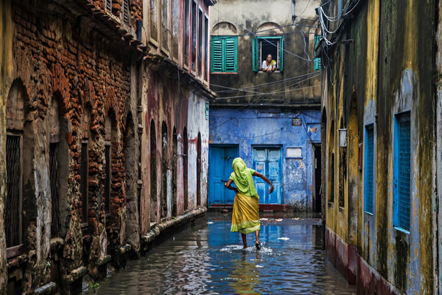 Monsoon Steps - Howrah Bridge, Kolkata, India