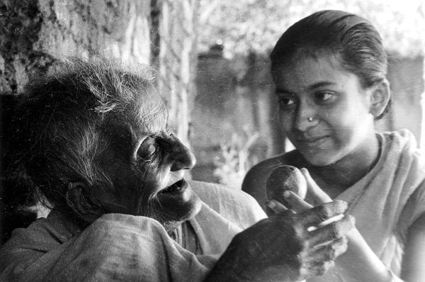 Satyajit Ray talking about Henri Cartier-Bresson's influence on him in his first film Pather Panchali