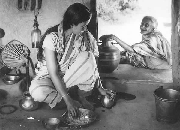 Satyajit Ray talking about Henri Cartier-Bresson's influence on him in his first film Pather Panchali