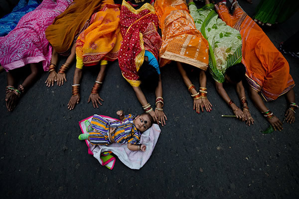 50 Extraordinary Photographs that can happen only in India