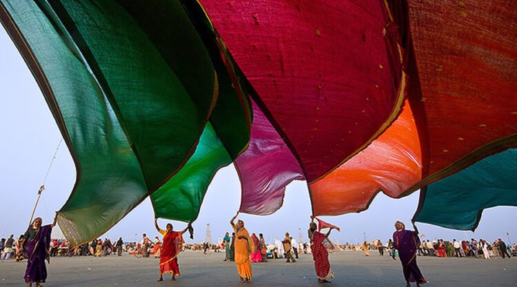 50 Extraordinary Photographs that can happen only in India