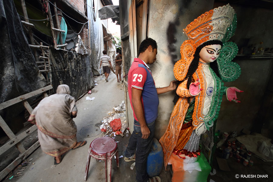 We are the People - Daily Life of Kolkata by Rajesh Dhar