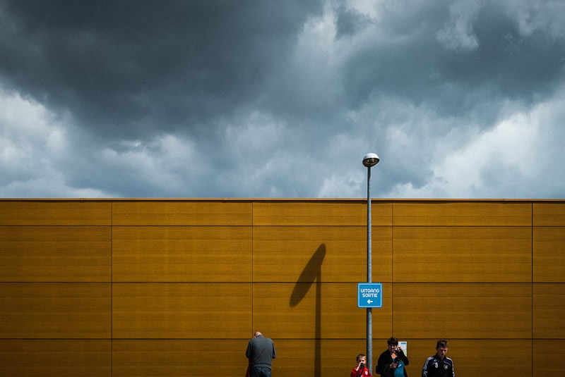 Inspiring Street Photography by Belgian Photographer Ronald Grauer