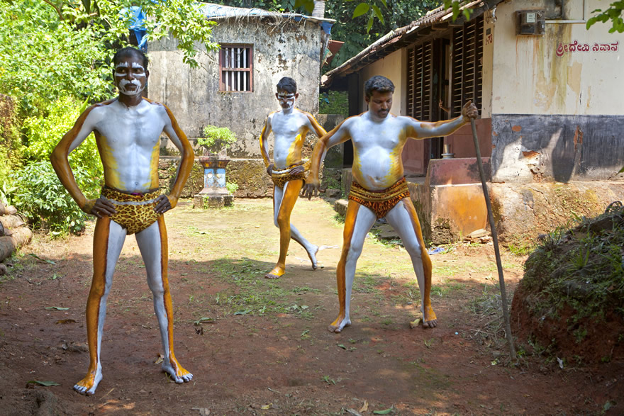 Hulivesha (Tiger Mask) - Incredible Photo Story by Pradeep KS