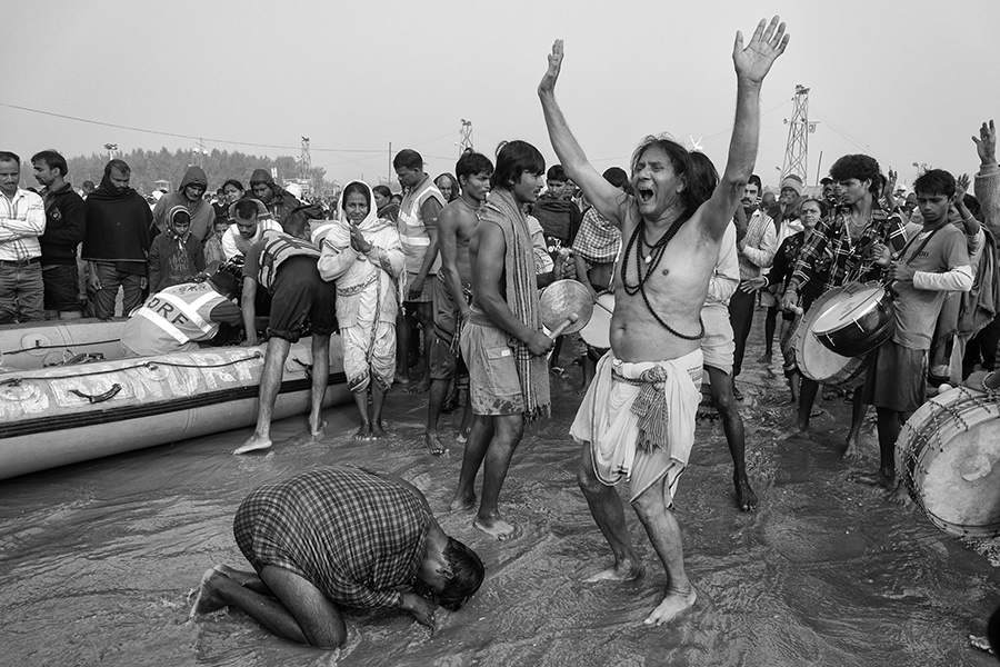 The Gangasagar Mela - Photo Series By Indian Photographer Sushavan Nandy