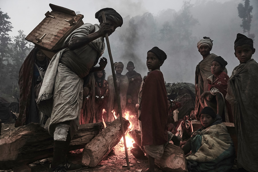 The Last Nomadic Hunters And Gatherers Of The Himalayas - Photo Series By Jan Moller Hansen