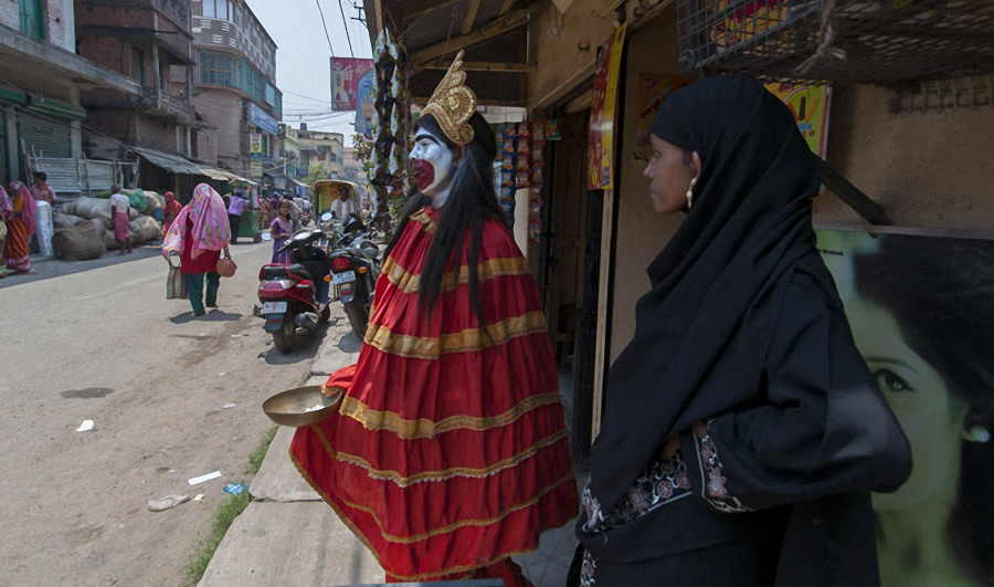 Daily Life of a Common Man: Kali - Photo Story By Suvankar Sen