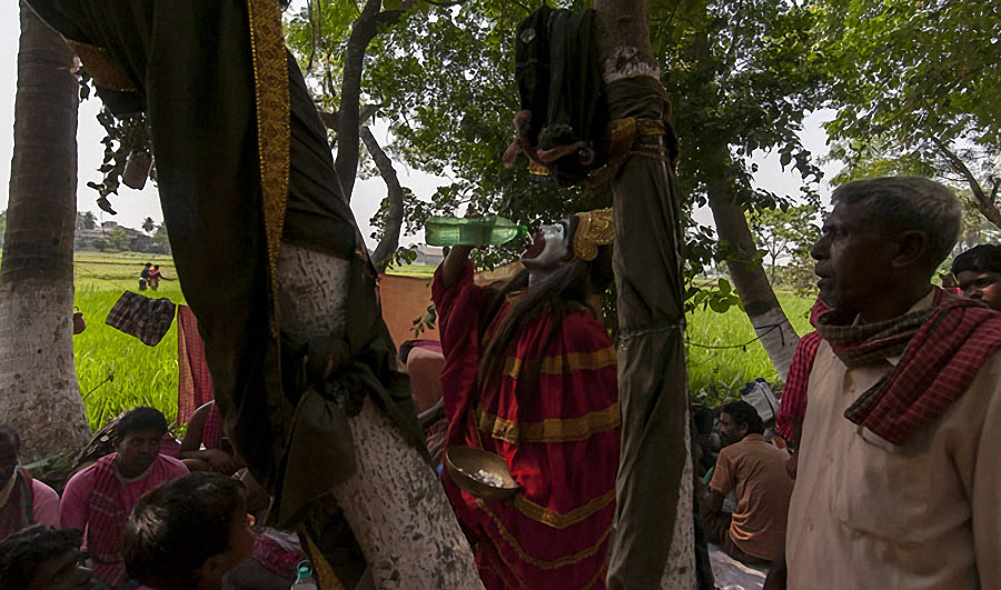 Daily Life of a Common Man: Kali - Photo Story By Suvankar Sen