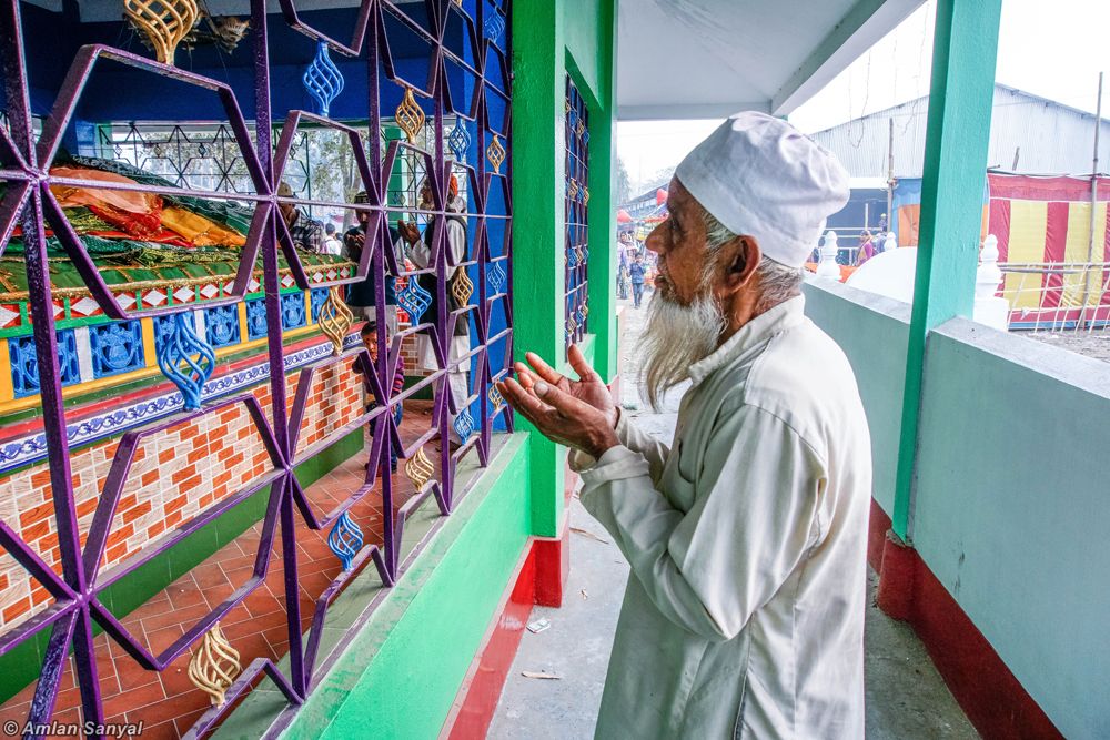 Fair And A Bond At The Border - Photo Series By Amlan Sanyal