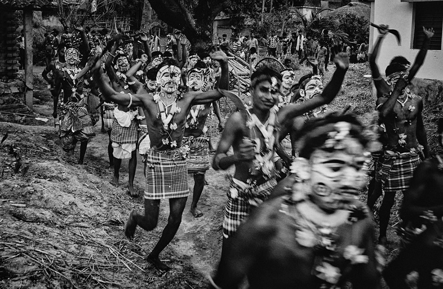 The Faith of Life - Photo Series About Gajan Festival in West Bengal By Avishek Das