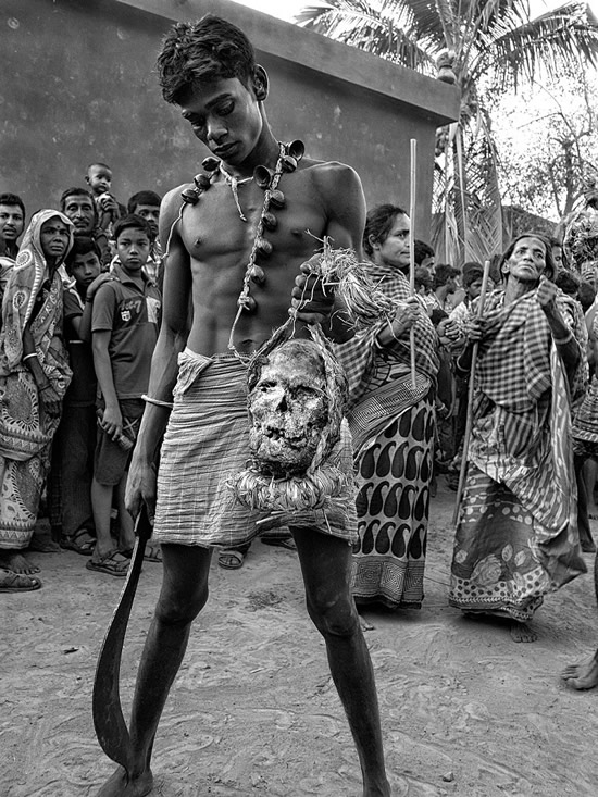 The Faith of Life - Photo Series About Gajan Festival in West Bengal By Avishek Das