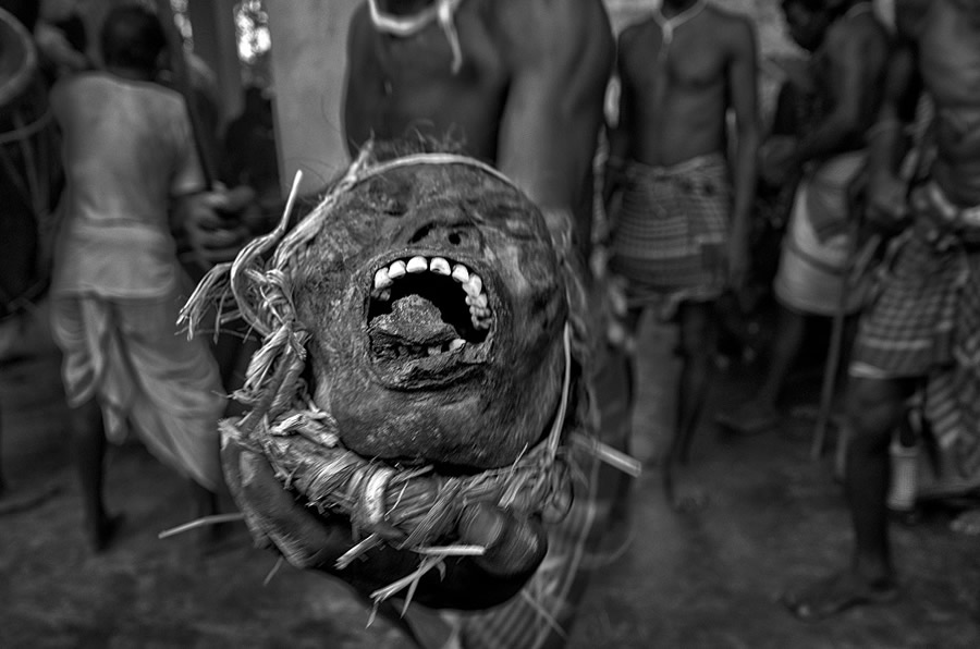 The Faith of Life - Photo Series About Gajan Festival in West Bengal By Avishek Das