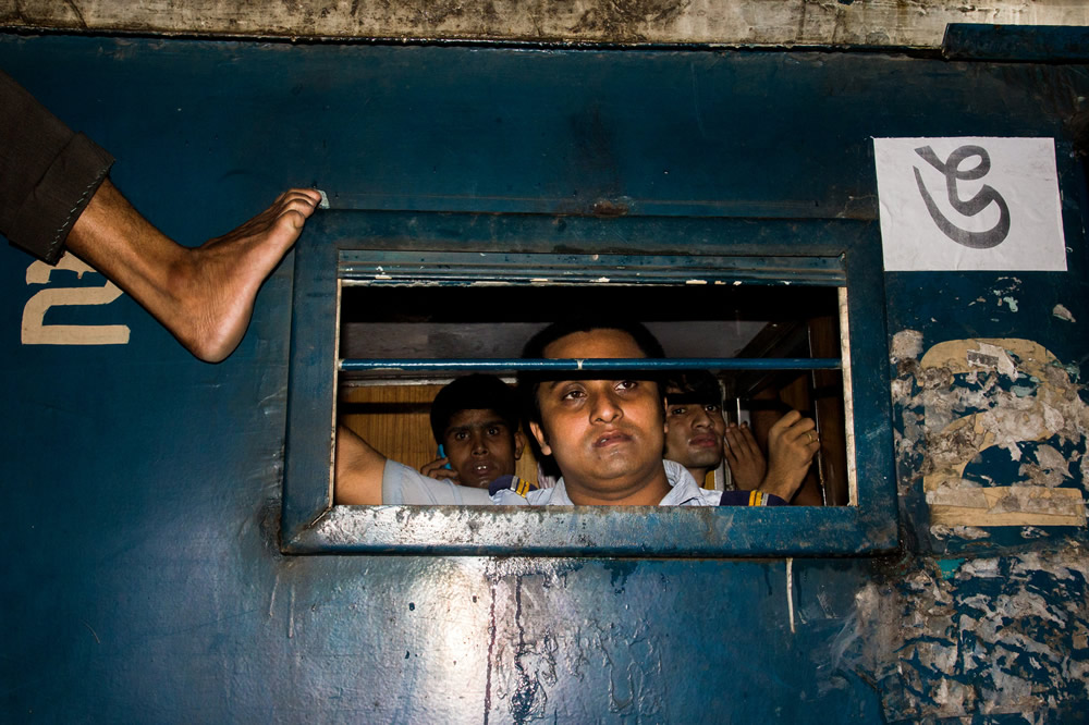 Md.Enamul Kabir - This Bangladeshi Photographer Takes You Deep Into Street Photography