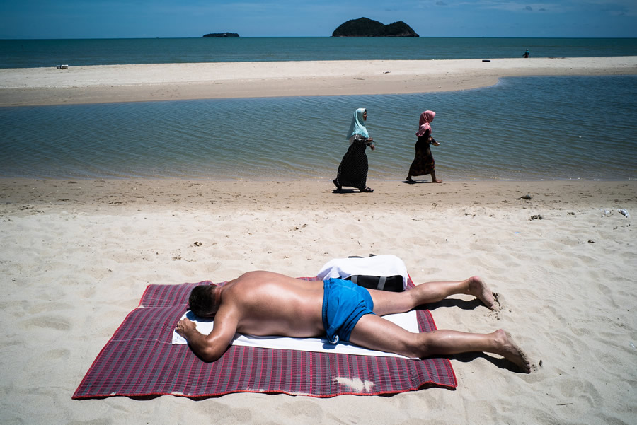 Beach - Street Photography and the art of composition photos