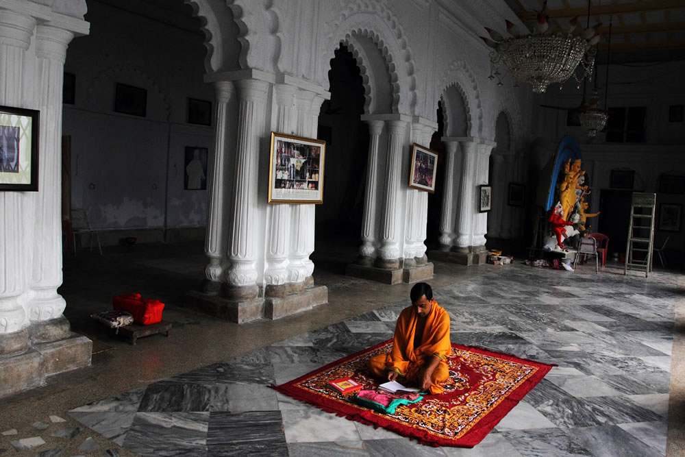 Durga Puja - Photo Series By Indian Photographer Nilanjan Ray