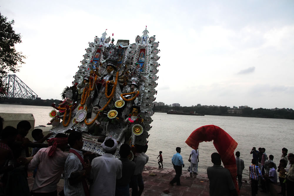 Durga Puja - Photo Series By Indian Photographer Nilanjan Ray