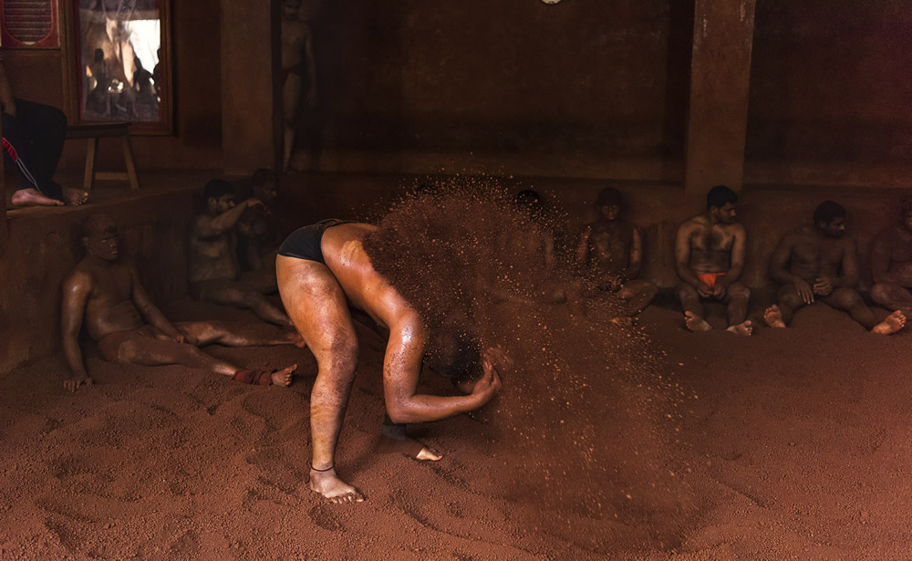 Kushti: The Indian Traditional Wrestling – Photo Series By Dnyaneshwar Prakash Vaidya