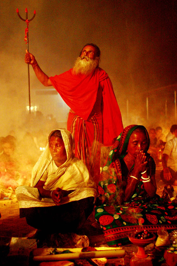 The Face of Faith: Photo Series By Indian Photographer Prashanta Hridoy